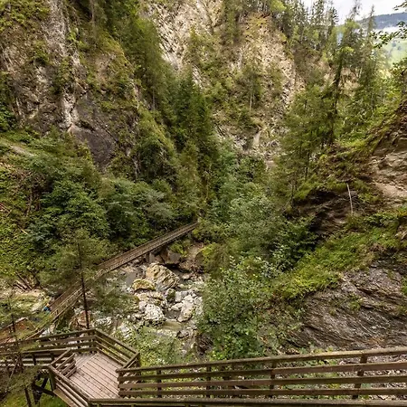 Montana Hotel